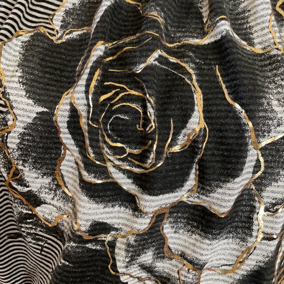 Cache rose top - Picture 2 of 3